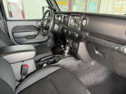 Used 2022 Jeep Wrangler Unlimited Sport image 5