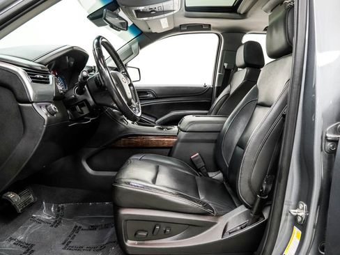 Used 2019 Chevrolet Suburban LT RWD image 9