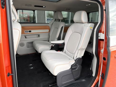 Certified 2025 Volkswagen ID. Buzz 1st Edition AWD/4WD image 14