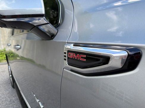 Used 2025 GMC Yukon XL Denali AWD/4WD image 10