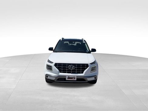 Used 2025 Hyundai Venue Limited FWD image 9