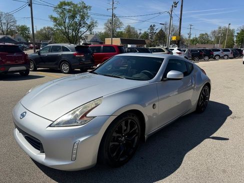 Used 2015 Nissan 370Z Coupe RWD image 4