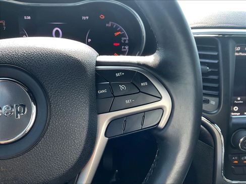 Used 2018 Jeep Grand Cherokee Altitude AWD/4WD image 12