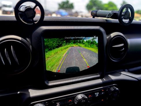 Used 2023 Jeep Wrangler Unlimited Sport AWD/4WD image 21