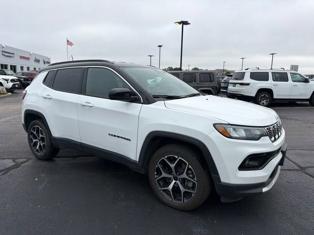 Used 2025 Jeep Compass Limited AWD/4WD image 2