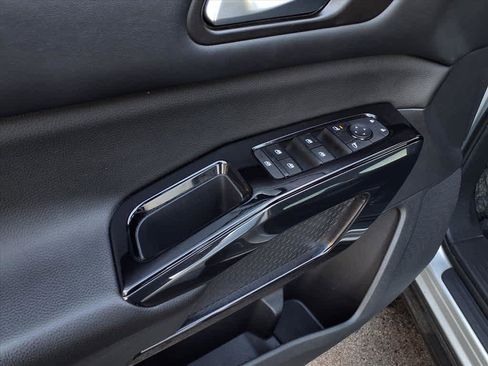 Used 2022 Nissan Pathfinder S image 17