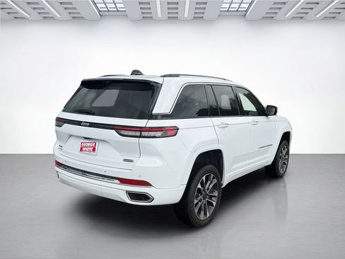 Used 2023 Jeep Grand Cherokee Overland w/ Luxury Tech Group IV AWD/4WD image 4