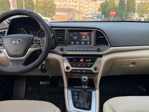 Used 2017 Hyundai Elantra SE FWD image 24