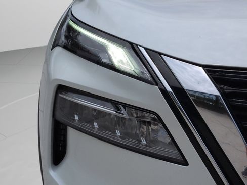Used 2023 Nissan Rogue SV FWD image 12