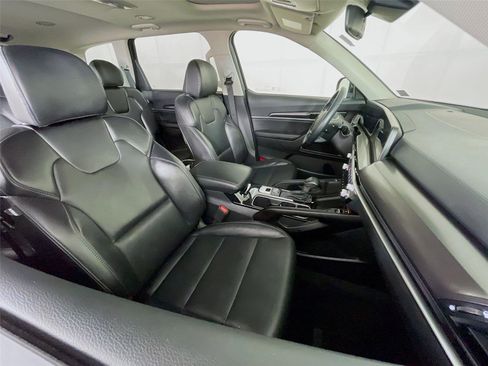 Certified 2024 Kia Telluride S w/ S Sunroof Package AWD/4WD image 35