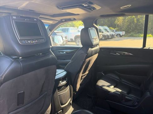 Used 2017 Cadillac Escalade ESV Platinum AWD/4WD image 11