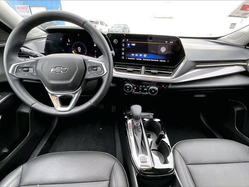 Used 2025 Chevrolet Trax ACTIV w/ Sunroof Package image 13