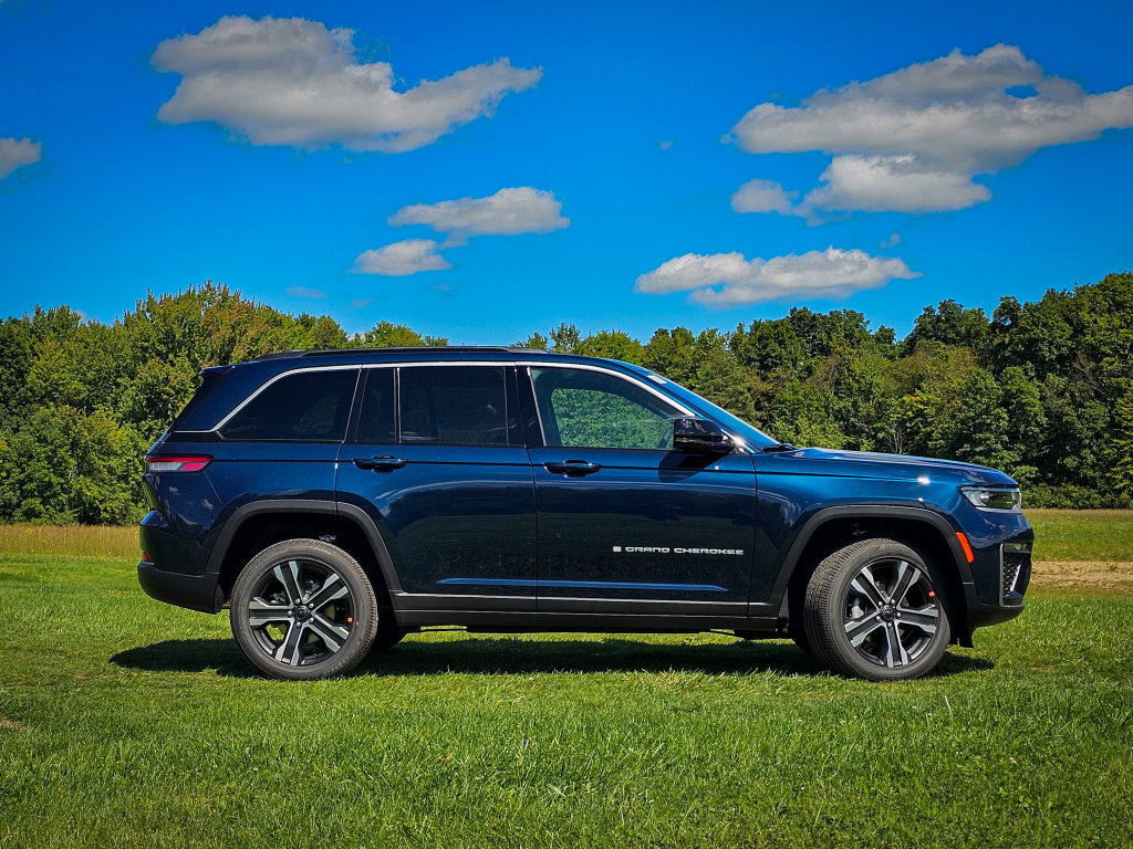 New 2027 Jeep Grand Cherokee Limited AWD/4WD image 2