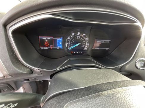 Used 2020 Ford Fusion SE image 12