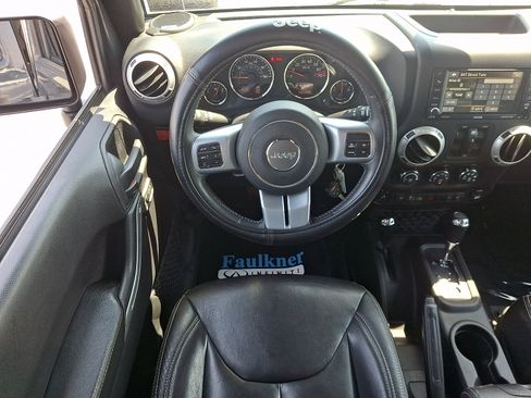 Used 2017 Jeep Wrangler Unlimited Rubicon AWD/4WD image 11