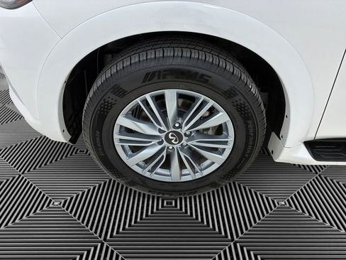 Used 2024 INFINITI QX80 Luxe image 9