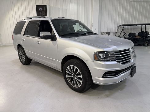 Used 2015 Lincoln Navigator 2WD image 7