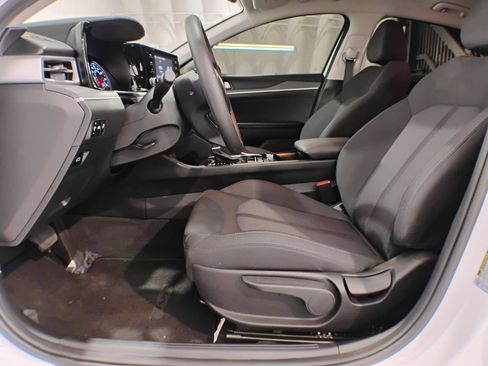 Used 2023 Kia K5 LXS image 37