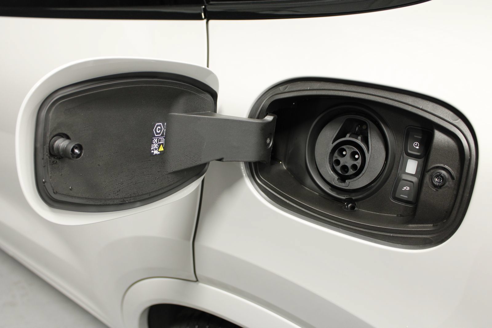 Certified 2026 Porsche Cayenne S AWD/4WD image 19