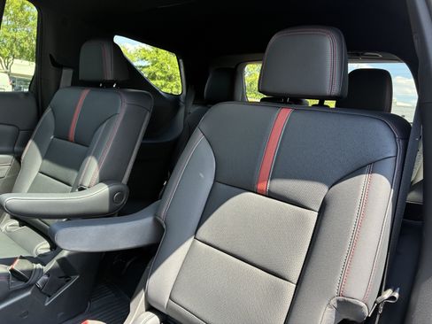 Used 2026 Chevrolet Traverse RS FWD image 14