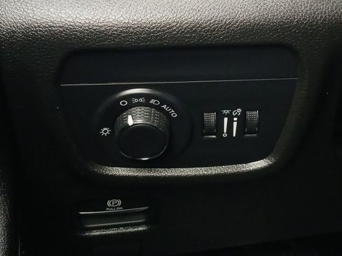 Used 2024 Jeep Grand Cherokee Laredo RWD image 12