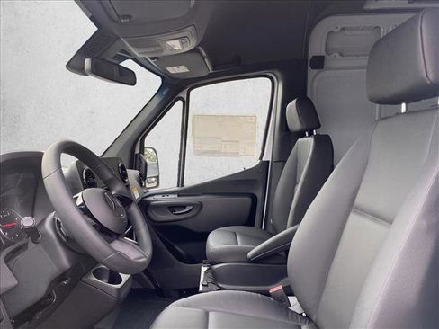 Used 2025 Mercedes-Benz Sprinter 2500 image 15