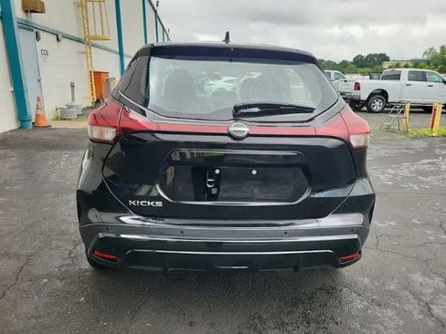 Used 2022 Nissan Kicks S FWD image 4