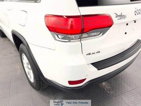 Used 2018 Jeep Grand Cherokee Laredo image 12