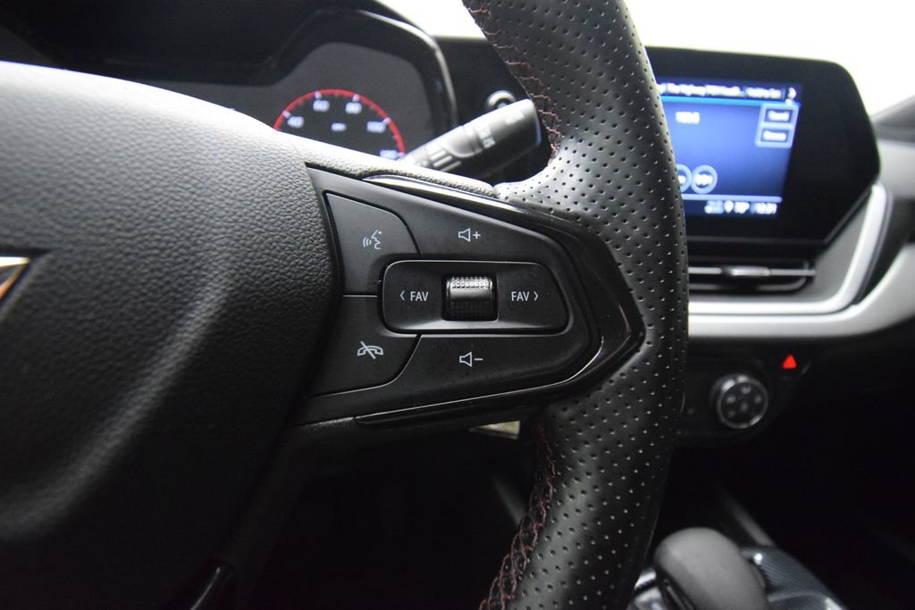 Used 2024 Chevrolet Trax RS w/ Driver Confidence Package FWD image 28