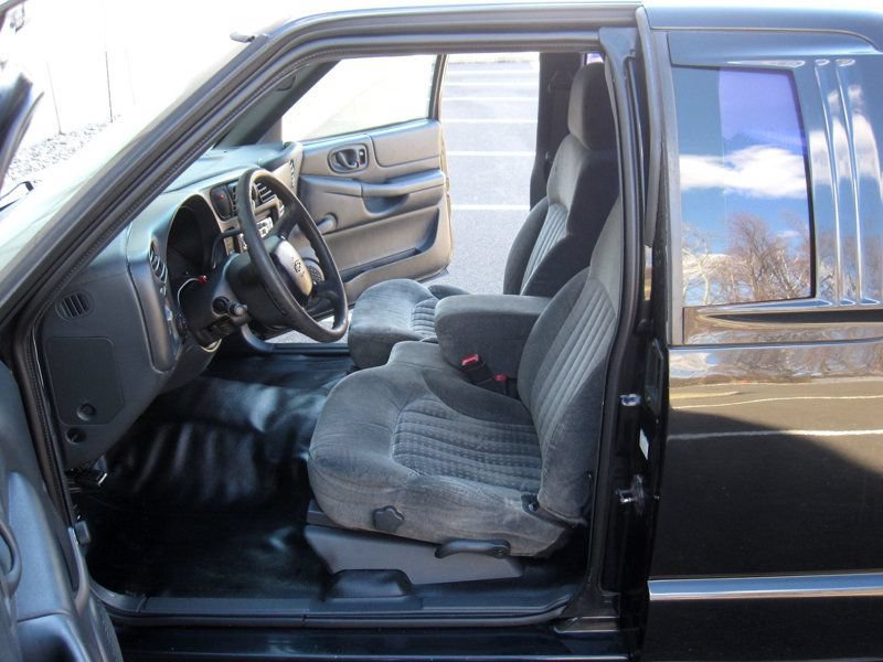 Used 2002 Chevrolet S10 Pickup 2WD Extended Cab w/ Comfort Convenience Pkg image 18