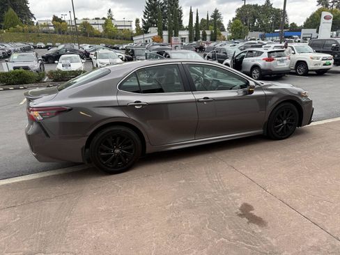 Used 2024 Toyota Camry SE FWD image 6