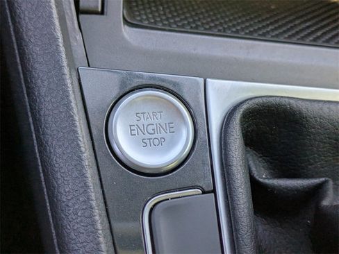 Used 2020 Volkswagen Golf 4-Door image 24