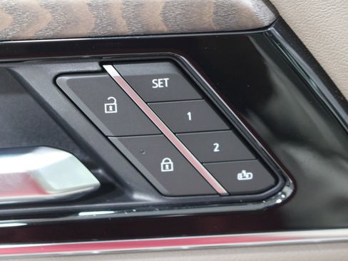 Used 2025 GMC Yukon Denali w/ Denali Reserve Package AWD/4WD image 8