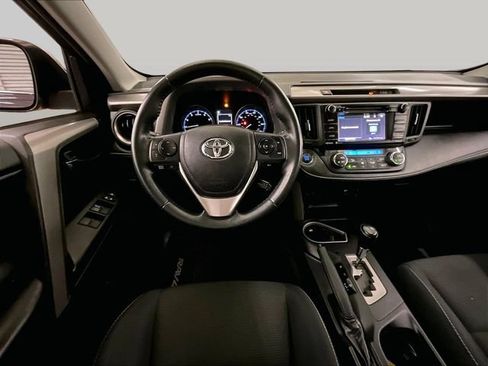 Used 2018 Toyota RAV4 XLE AWD/4WD image 5