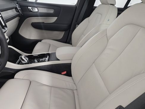 Certified 2023 Volvo XC40 B5 Plus w/ Driver Assist Package image 17