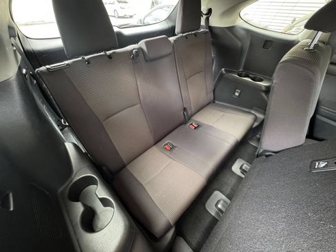 Used 2025 Toyota Highlander LE FWD image 31
