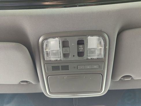 Used 2015 Honda Pilot Touring image 29