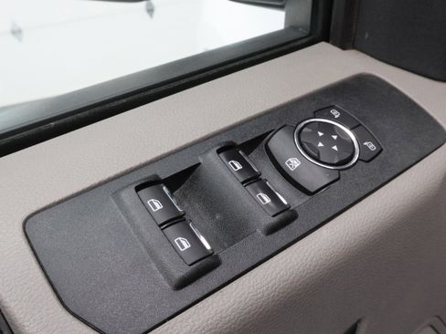 Used 2022 Ford F250 XLT w/ Black Appearance Package image 40