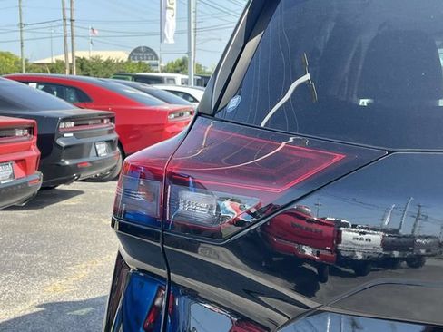 Used 2025 Nissan Rogue SV FWD image 10