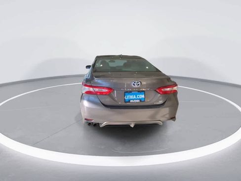 Used 2020 Toyota Camry SE w/ Carpet Mat Package FWD image 7