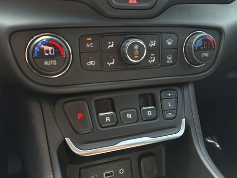 Used 2018 GMC Terrain SLE w/ Driver Convenience Package AWD/4WD image 26
