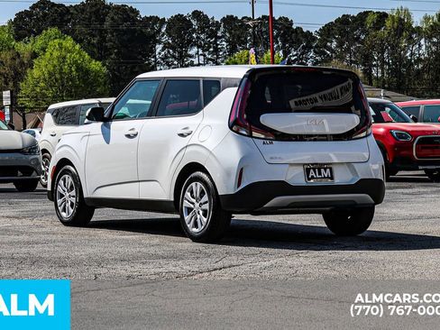 Used 2025 Kia Soul LX FWD image 7
