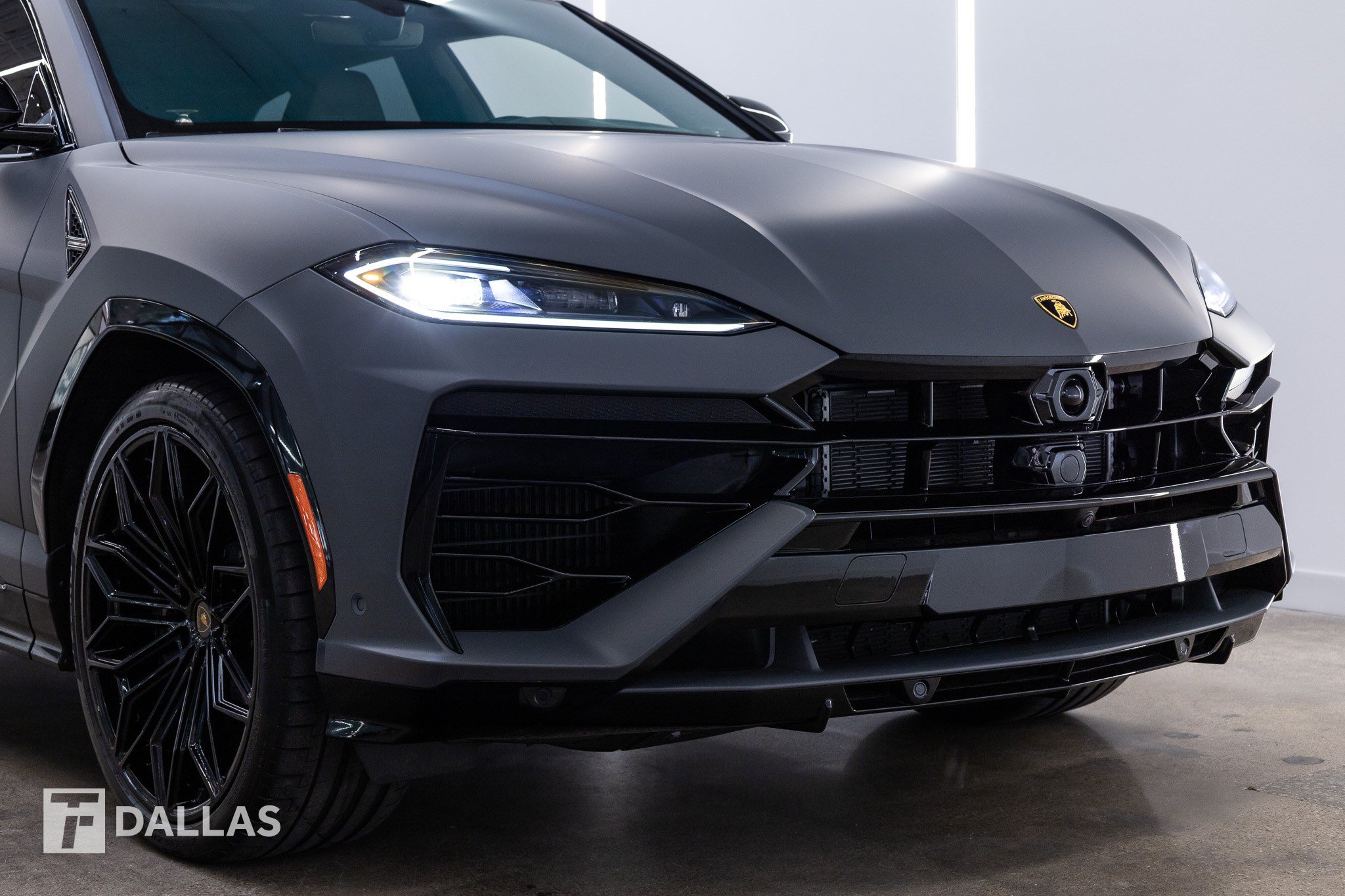 Used 2025 Lamborghini Urus SE AWD/4WD image 17