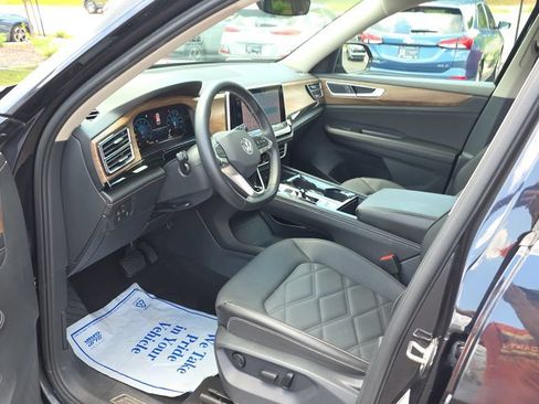 Used 2025 Volkswagen Atlas SE FWD image 22