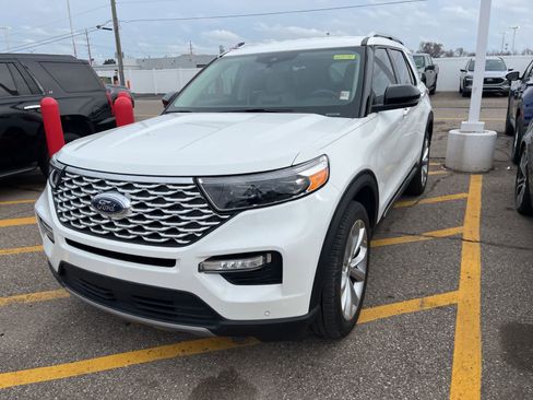 Used 2022 Ford Explorer Platinum w/ Equipment Group 601A image 4