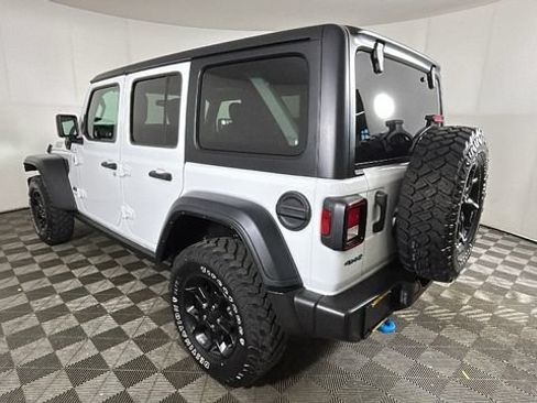 Used 2023 Jeep Wrangler Unlimited w/ Cold Weather Group AWD/4WD image 4