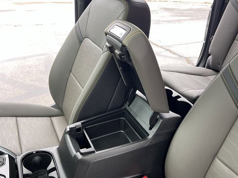 Used 2025 Chevrolet Colorado ZR2 w/ Technology Package image 19