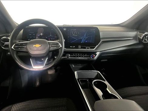 Used 2025 Chevrolet Equinox LT FWD image 14
