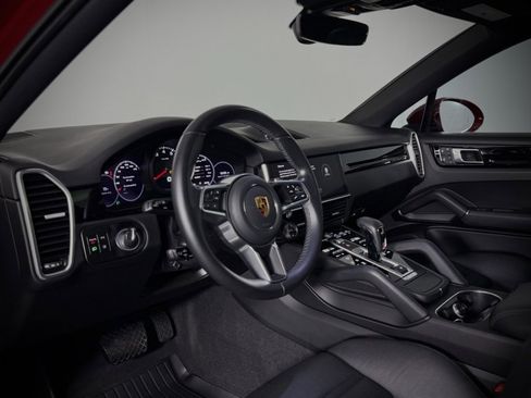Used 2023 Porsche Cayenne Coupe image 4