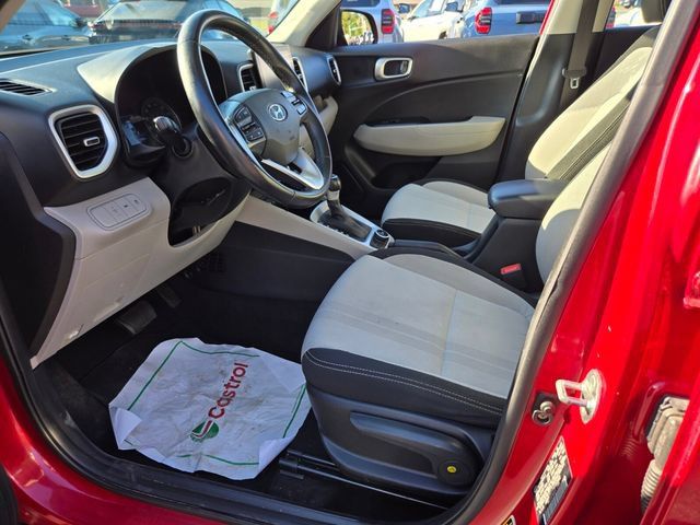 Used 2022 Hyundai Venue SEL FWD image 11